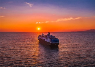Greenland cruise ship pulled free
